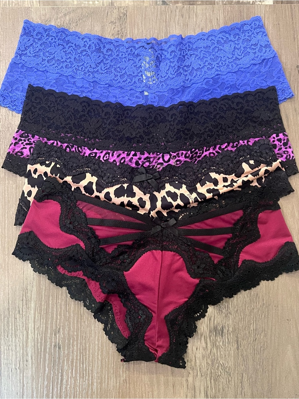 *NEW* VS VICTORIA'S SECRET SZ SM OS
Lot of 29 pairs - Picture 2 of 4